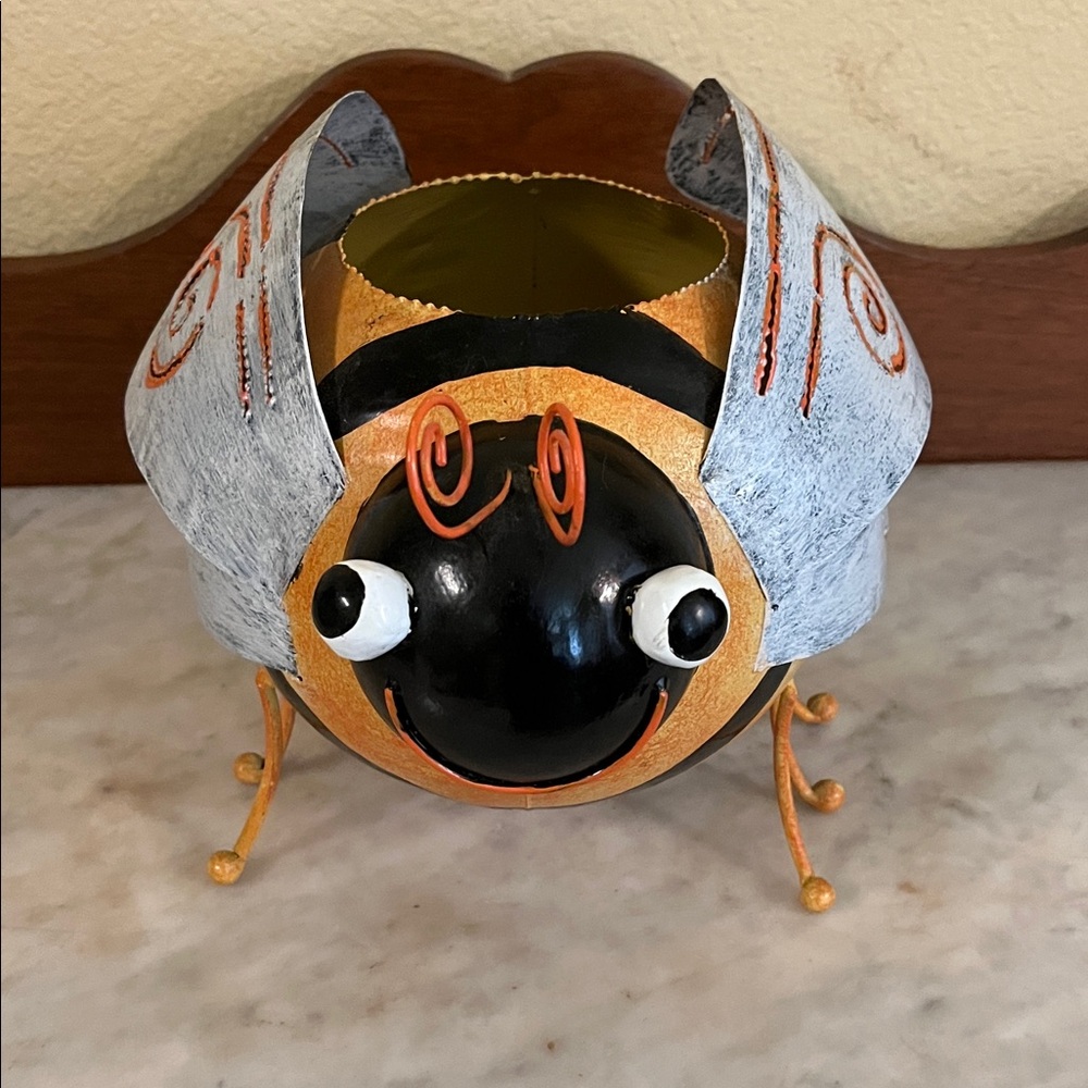 Charming Black and Yellow Metal Bumblebee 🐝 Planter/Decor